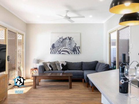Renovated Beautiful Holiday Home With A Private Beach & Stunning Views! - Accommodation Search 3