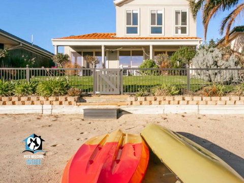 Renovated Beautiful Holiday Home With A Private Beach & Stunning Views! - Accommodation Search 1