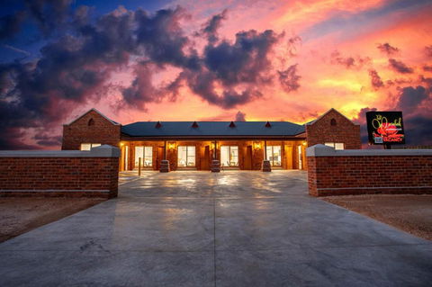 Red Waratah Accommodation - Accommodation Search 1