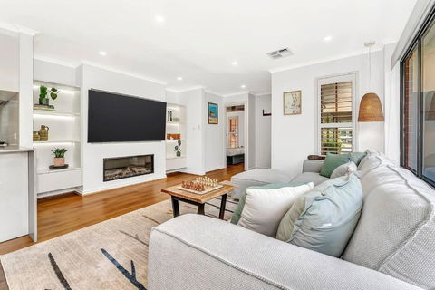 Redbrick Retreat - Generous Coastal Escape - Accommodation Search 1