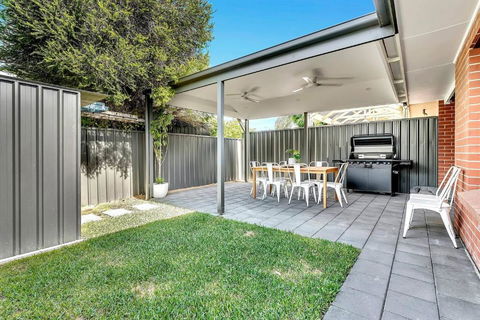 Redbrick Retreat - Generous Coastal Escape - Accommodation Search 3