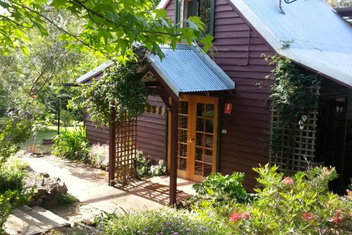 Redgum Hill Country Retreat with Accommodation Search