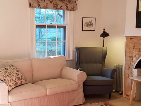 Redruth - 2 Bedroom Cottage Situated In Wandiligong - Accommodation Search 2