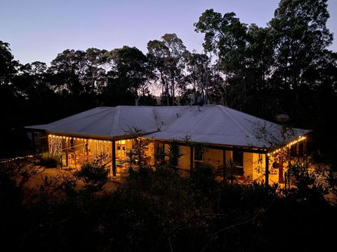 Redtail House - Carlotta - Accommodation Search 2