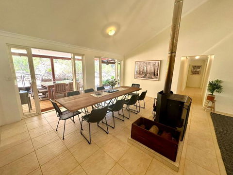 Redtail House - Carlotta - Accommodation Search 1