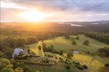 Regatta Park: Where The Land Meets The Sea with Accommodation Search