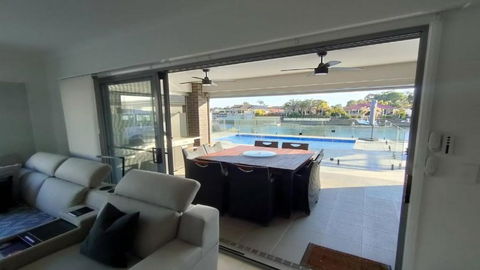 Relax Poolside By The Canal - Accommodation Search 0