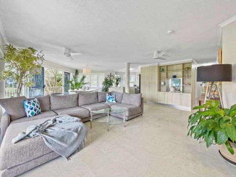 Relaxing Ocean View Apartment In Buddina - Accommodation Search 1