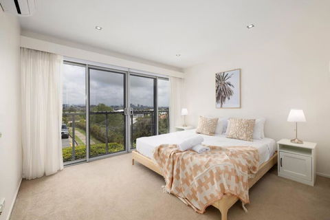 Renov Peaceful 3BR Morningside Gem: Cozy Retreat - Accommodation Search 1