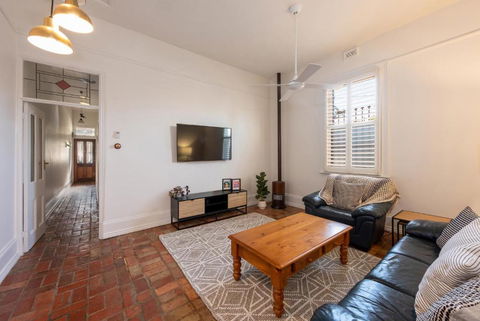 Renovated 2B 1B Victorian House In Princes Hill - Accommodation Search 1
