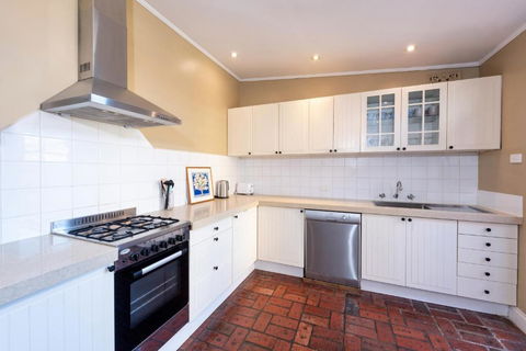 Renovated 2B 1B Victorian House In Princes Hill - Accommodation Search 3
