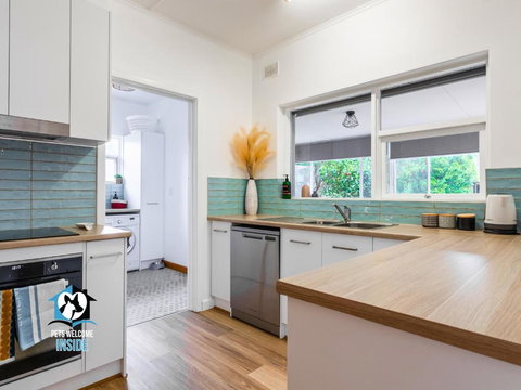 Renovated 3BR One Street To Beach - Accommodation Search 3