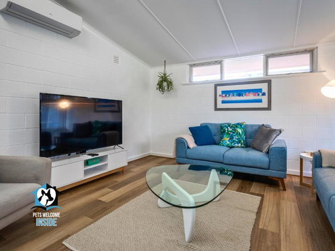 Renovated 3BR One Street To Beach - Accommodation Search 0