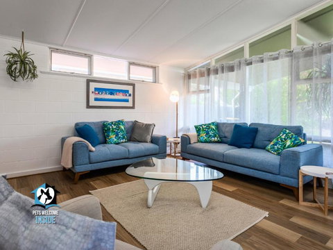 Renovated 3BR One Street To Beach - Accommodation Search 1