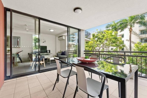 Resort Living - 10mins CBD - 2Bed / 2Bath / 1Car - Accommodation Search 2