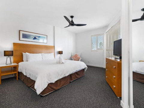 RESORT ON THE BEACH 2214/2215 - Accommodation Search 1