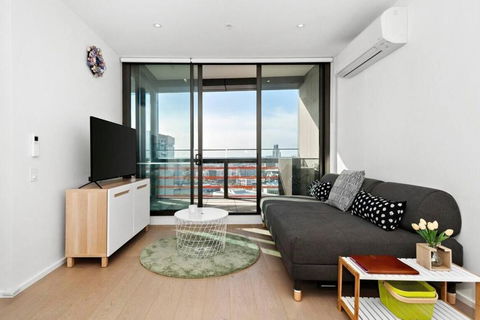 Resort-style Docklands Riverview Stay With Parking - Accommodation Search 2