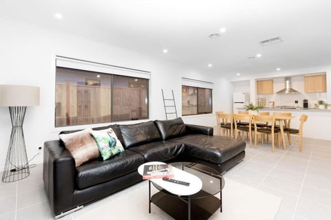 ResortStyle 4BR House With Parking - Accommodation Search 2
