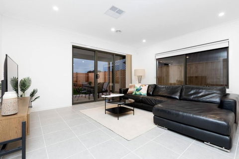 ResortStyle 4BR House With Parking - Accommodation Search 3