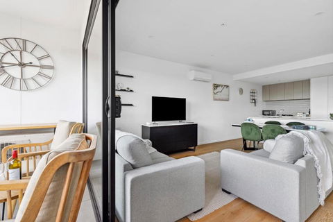 Retreat On Bellerine I 2BR Apartment I Geelong CBD - Accommodation Search 1