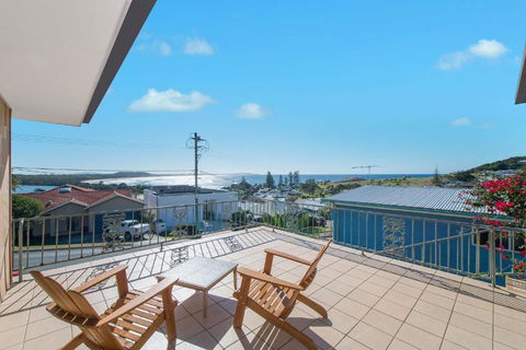 Retro Beach House - Accommodation Search 0
