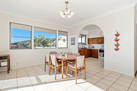 Retro Beach House - Accommodation Search 3