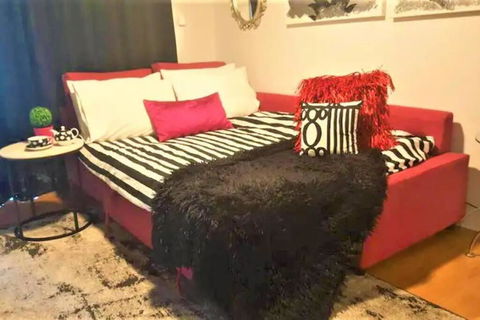 Retro Chic Vibes, Tropical Pool & Prime Location - Accommodation Search 1