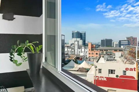 Retro Chic Vibes, Tropical Pool & Prime Location - Accommodation Search 2