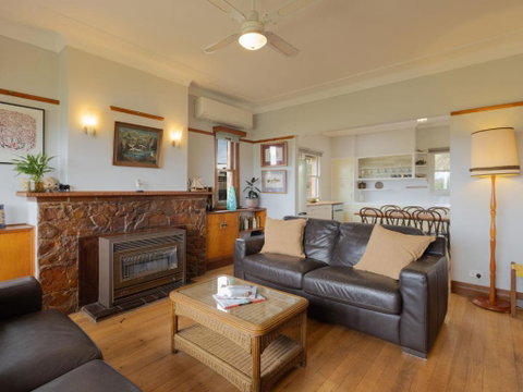 Retro Retreat - Accommodation Search 0