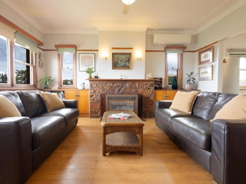 Retro Retreat - Accommodation Search 1
