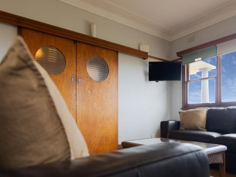 Retro Retreat - Accommodation Search 2