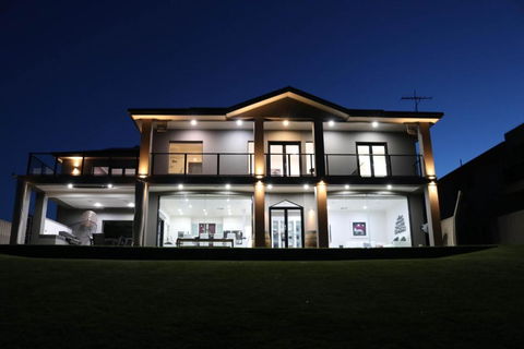 River Devine - Accommodation Search 2