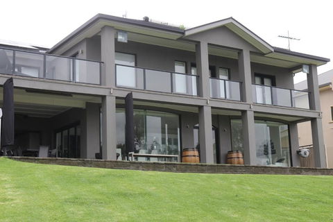 River Devine - Accommodation Search 0
