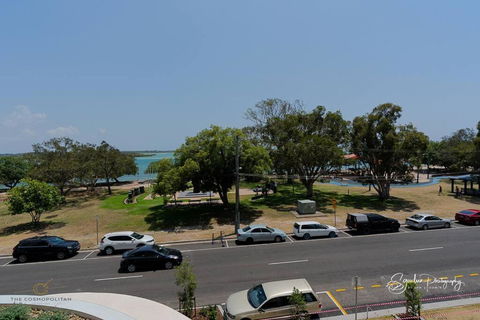 RIVERFRONT BREEZE @ The Cosmopolitan Unit10307 - Accommodation Search 2