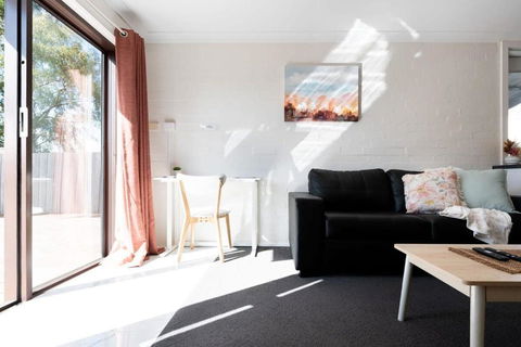 Riverside Gem With Parking And WiFi - Accommodation Search 1