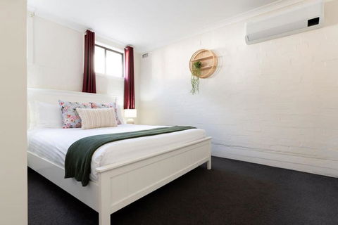 Riverside Gem With Parking And WiFi - Accommodation Search 2