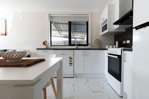 Riverside Gem With Parking And WiFi - Accommodation Search 3