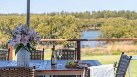 Riverside Retreat, Coolangatta, Near Seven Mile Beach - Accommodation Search 2