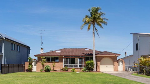 Riverside Retreat, Coolangatta, Near Seven Mile Beach - Accommodation Search 3
