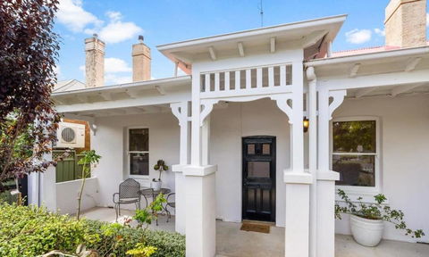 Roseland Cottage - CBD Heritage - Accommodation Search 0