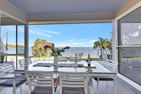 Royal Retreat Peaceful Lakefront - Accommodation Search 2