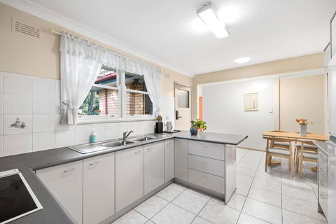 Rustic Queen Room - Located At Serene Street In Pymble - Shared Bathroom - Accommodation Search 3