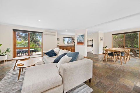 Roadknight Ocean Road View 236 - Accommodation Search 3