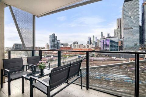 Rooftop Pool 2BR Apartment At Marvel Stadium With Free Parking - Accommodation Search 2