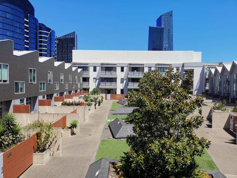 Room With King-size Bed Close To Melbourne CBD & Southern Cross Station - Accommodation Search 3