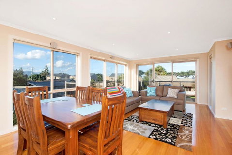 Rose - Accommodation Search 0