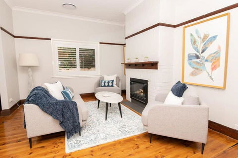 Rose Hill On Hamer, 1940s Charming Cottage Near Cook Park - Accommodation Search 2