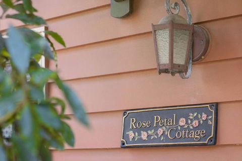 Rose Petal Cottage - Accommodation Search 1
