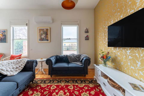 Rose Villa Heritage Home With Parking & WiFi - Accommodation Search 3