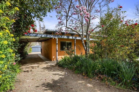 Roses On The River - An Absolute River Frontage Cottage - Accommodation Search 1